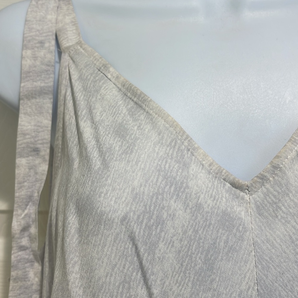 Sam and Jess Blue Gray Romper Flowy Leg Size Medium M Rayon - Picture 11 of 11